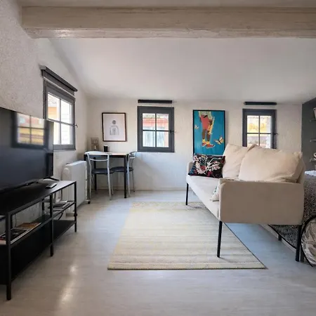 Spacieux Sous Les Toits De *